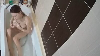 daddy daughter nude bathroom 